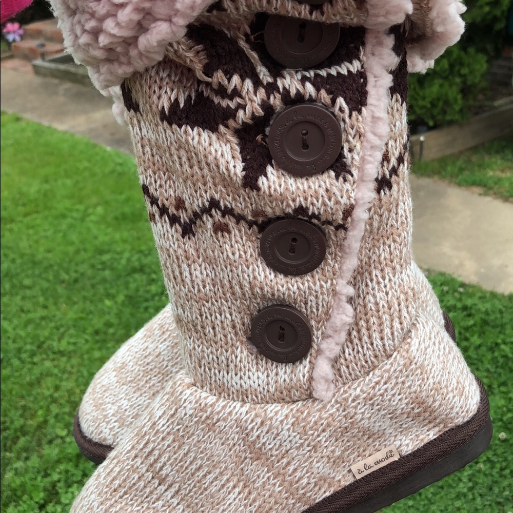 Mukluks 💜 - Picture 2 of 3